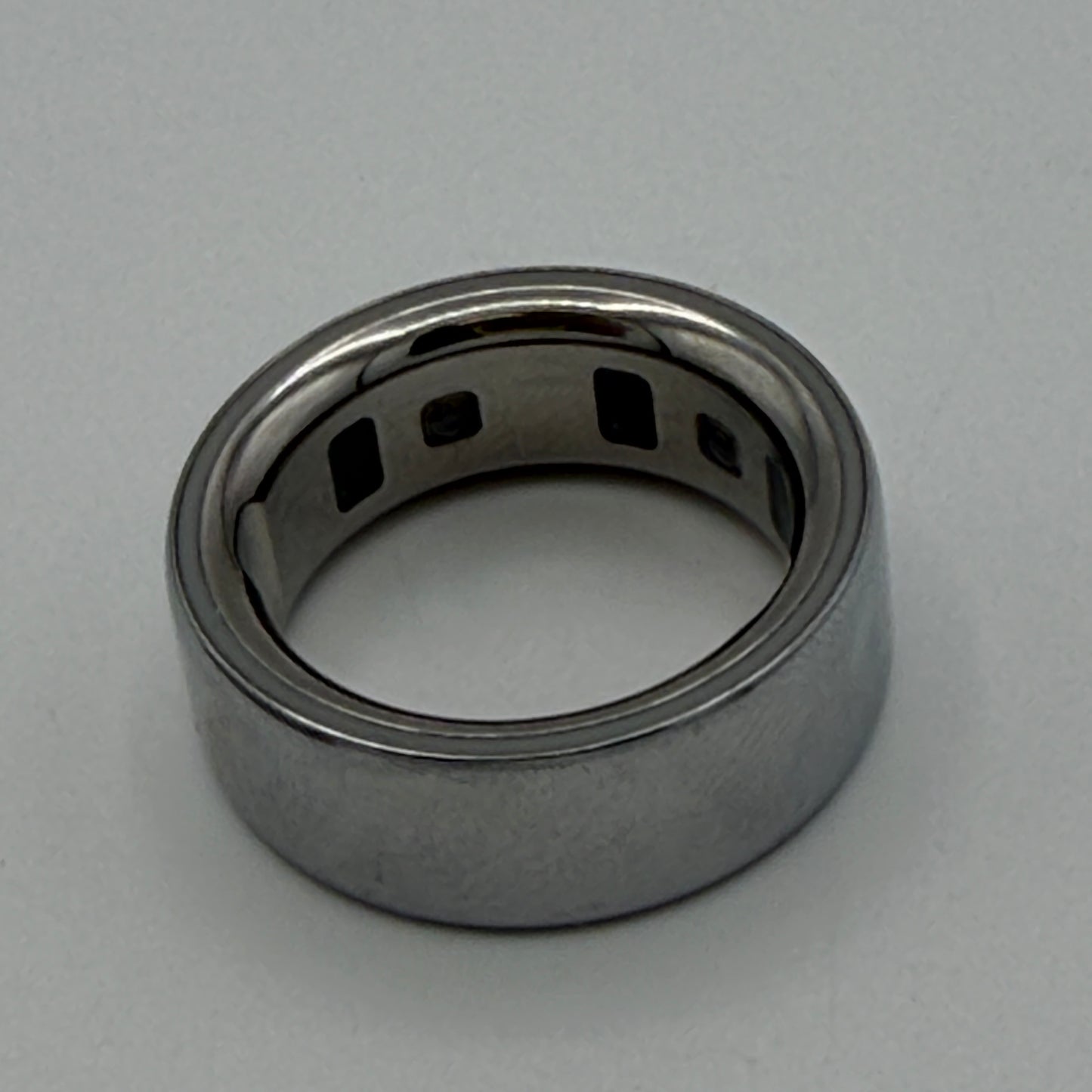 Oura Ring 4 Smart Ring Size 7 Black Silver with Charger and Base