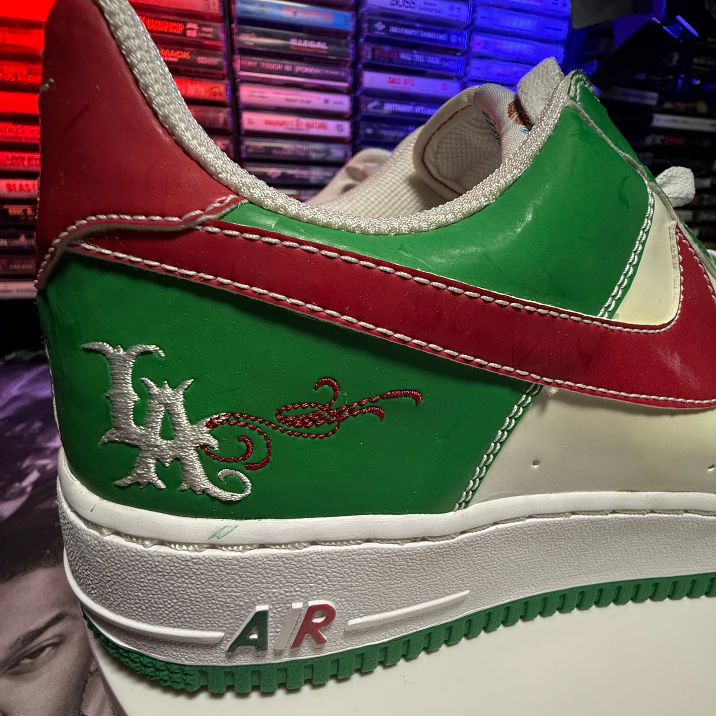 2005 Nike Air Force 1 Mr. Cartoon White/Classic Green/Varsity Red 36146-131 Size 12
