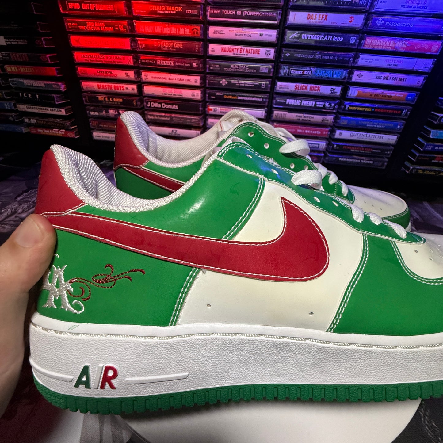 2005 Nike Air Force 1 Mr. Cartoon White/Classic Green/Varsity Red 36146-131 Size 12