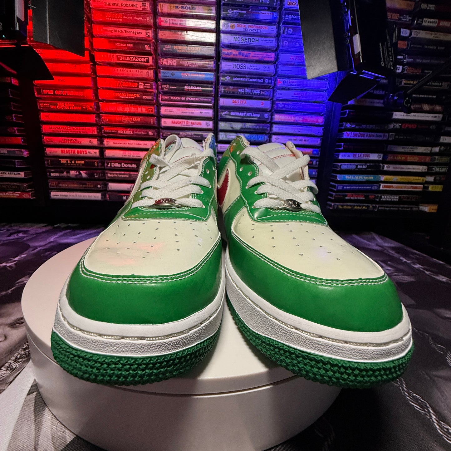 2005 Nike Air Force 1 Mr. Cartoon White/Classic Green/Varsity Red 36146-131 Size 12