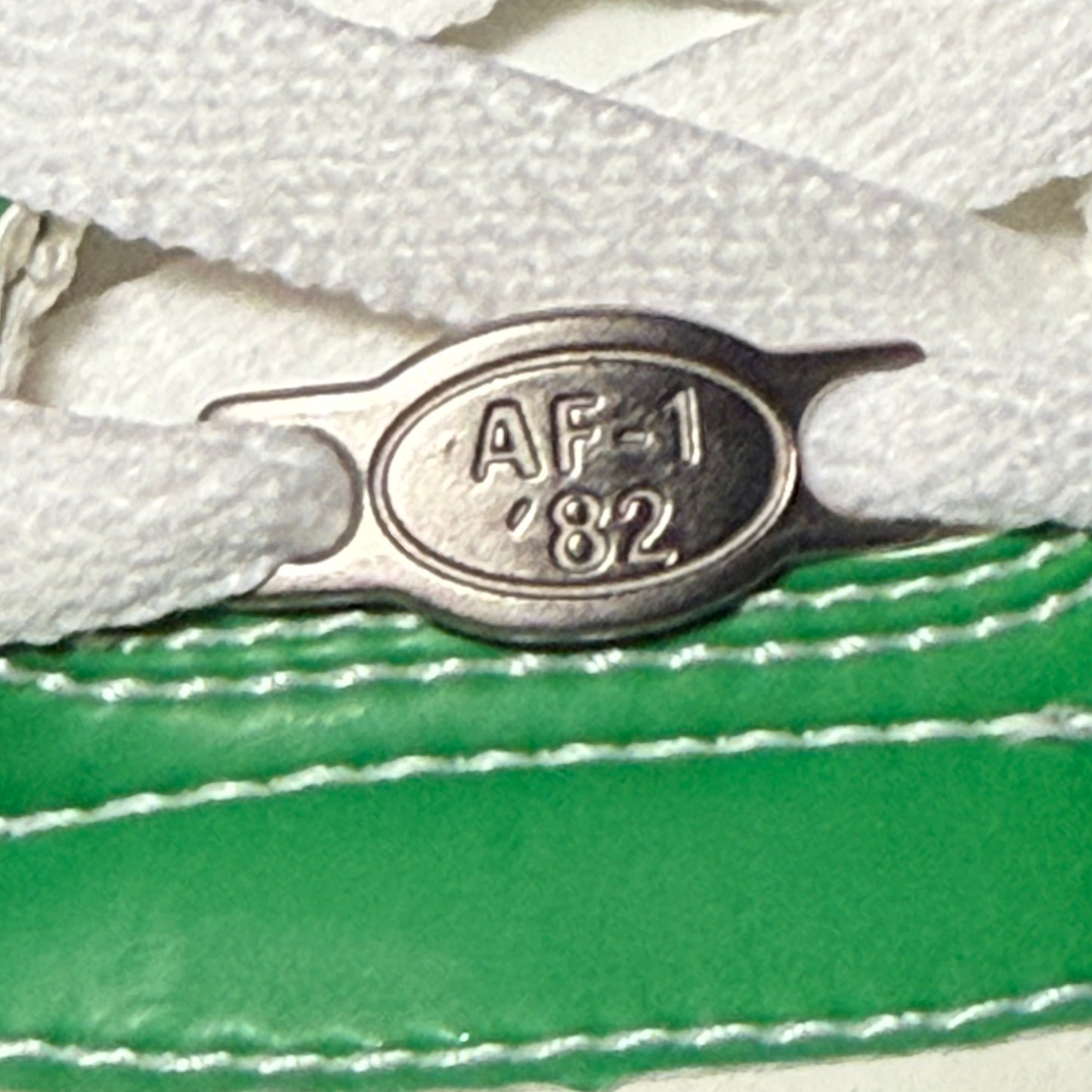 2005 Nike Air Force 1 Mr. Cartoon White/Classic Green/Varsity Red 36146-131 Size 12