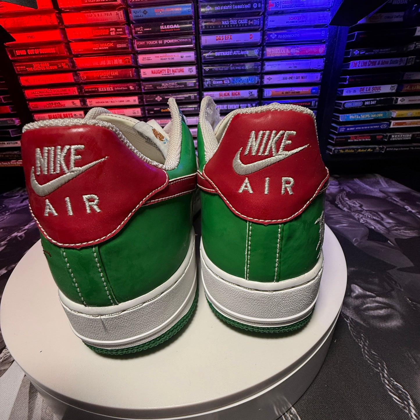 2005 Nike Air Force 1 Mr. Cartoon White/Classic Green/Varsity Red 36146-131 Size 12