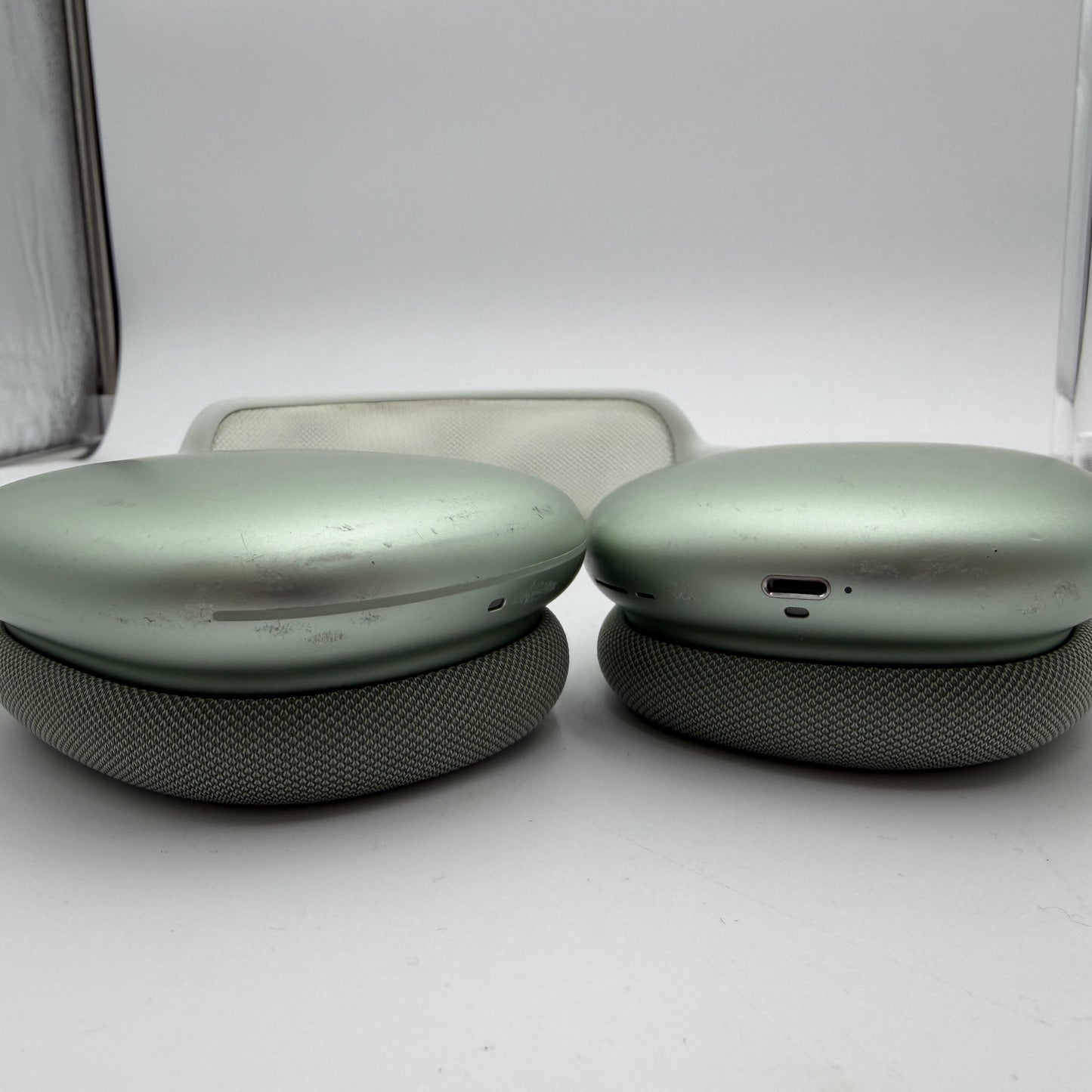 Apple AirPods Max A2096 Green No Smart Case Used