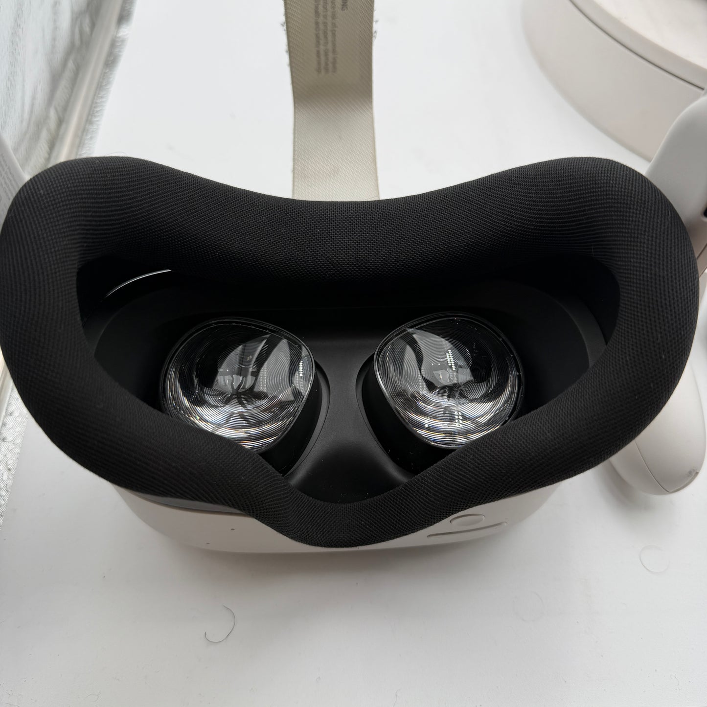 Meta Quest 3s VR Virtual Reality Headset 128GB White with Controllers READ