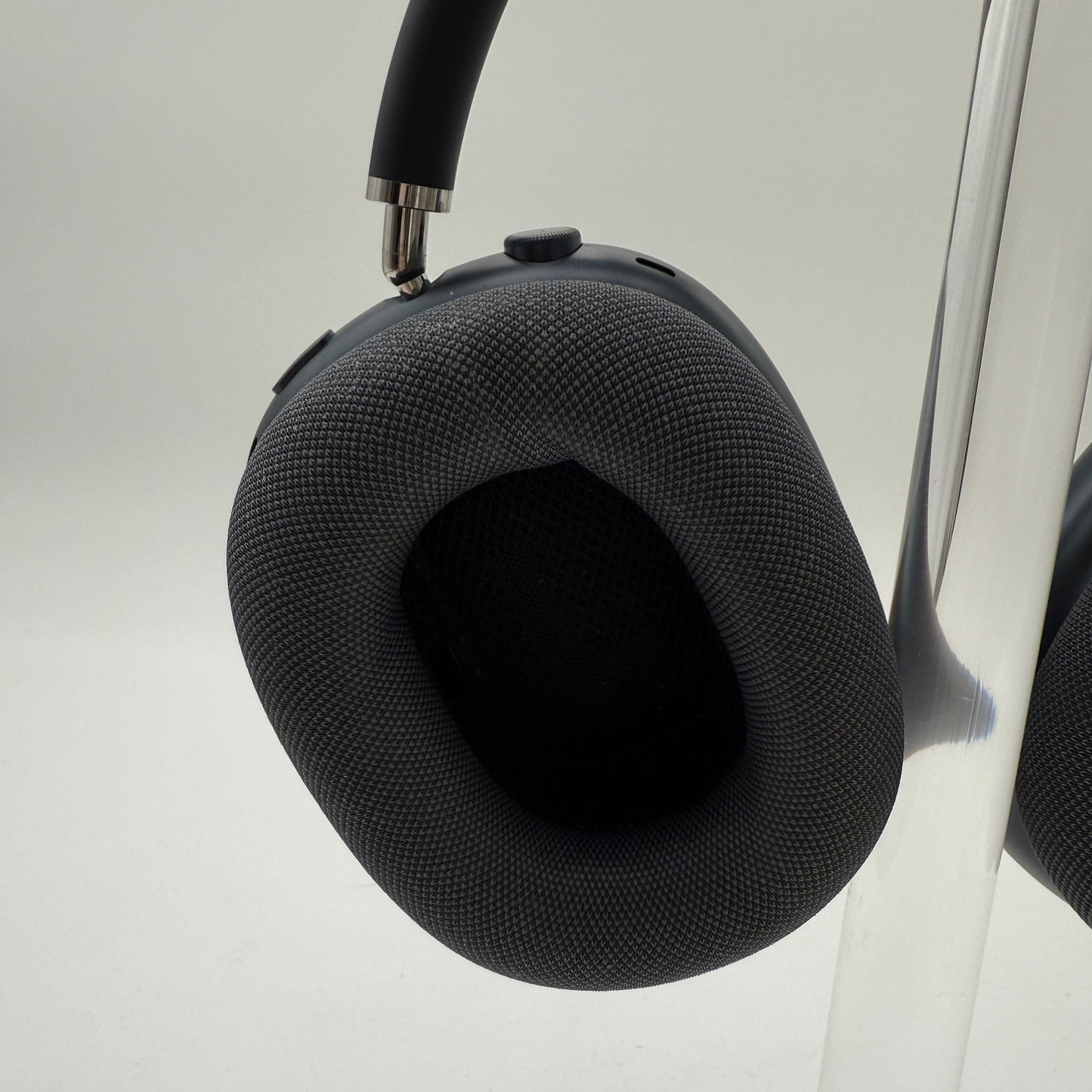 Apple AirPods Max A3184 Space Gray USB-C with Smart Case and Carrying Case