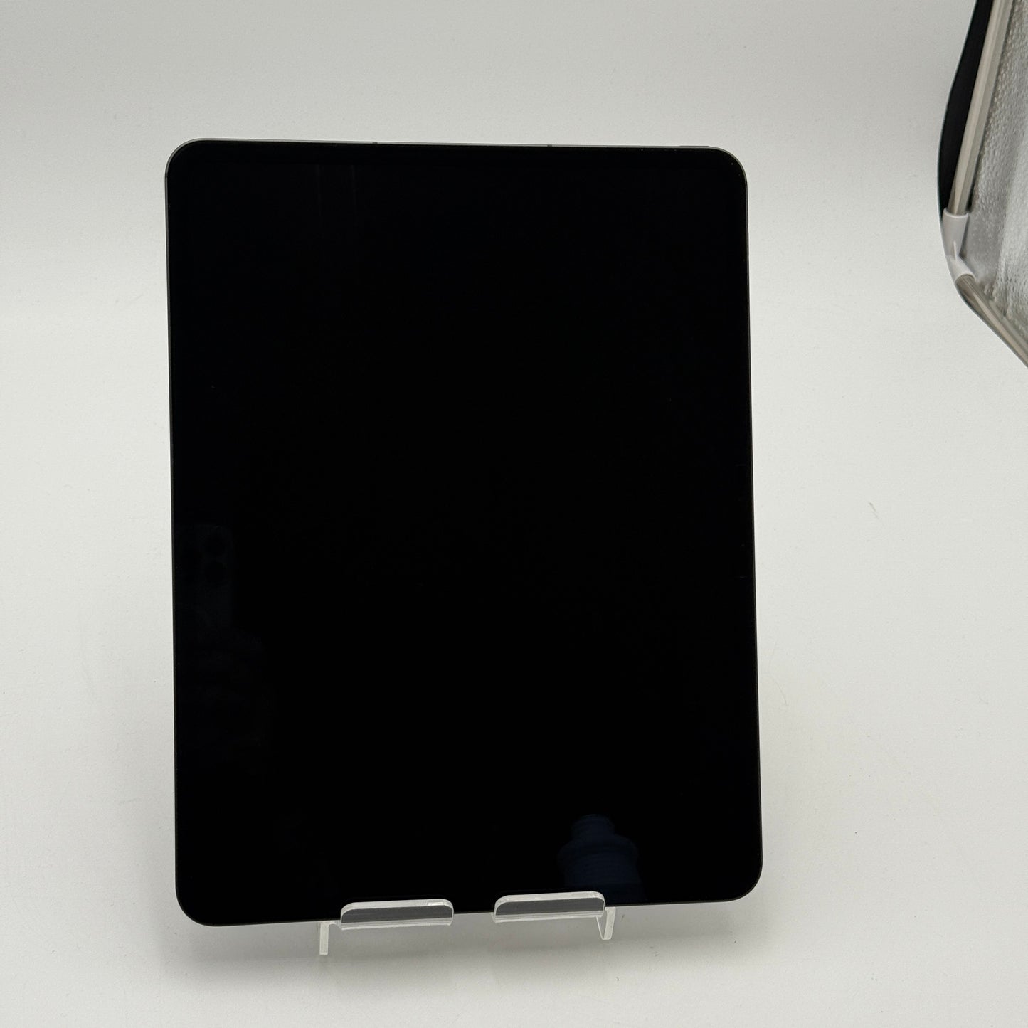 Apple iPad Air 11 inch M2 128GB Space Gray Cellular + Wi-Fi Unlocked with Case