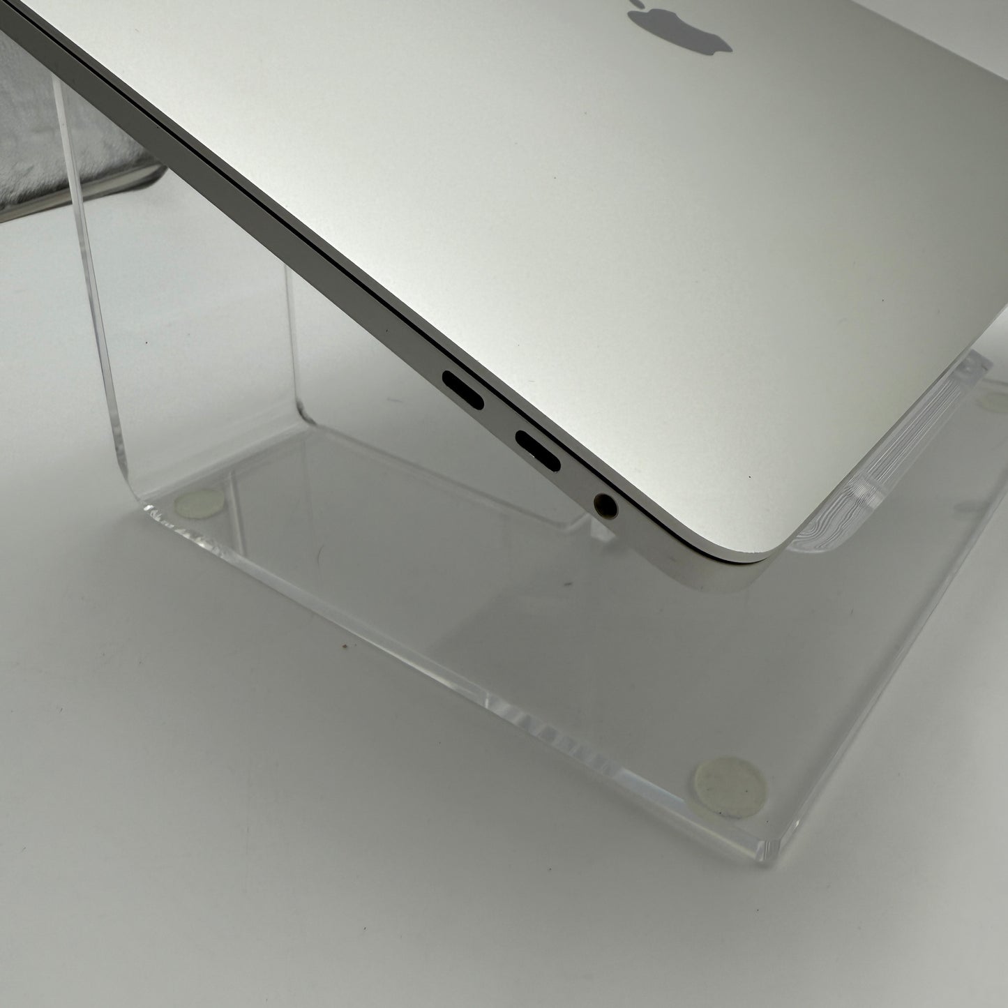 Apple MacBook Pro 16" A2141 2019 Core i7 512GB 16GB Silver - Used