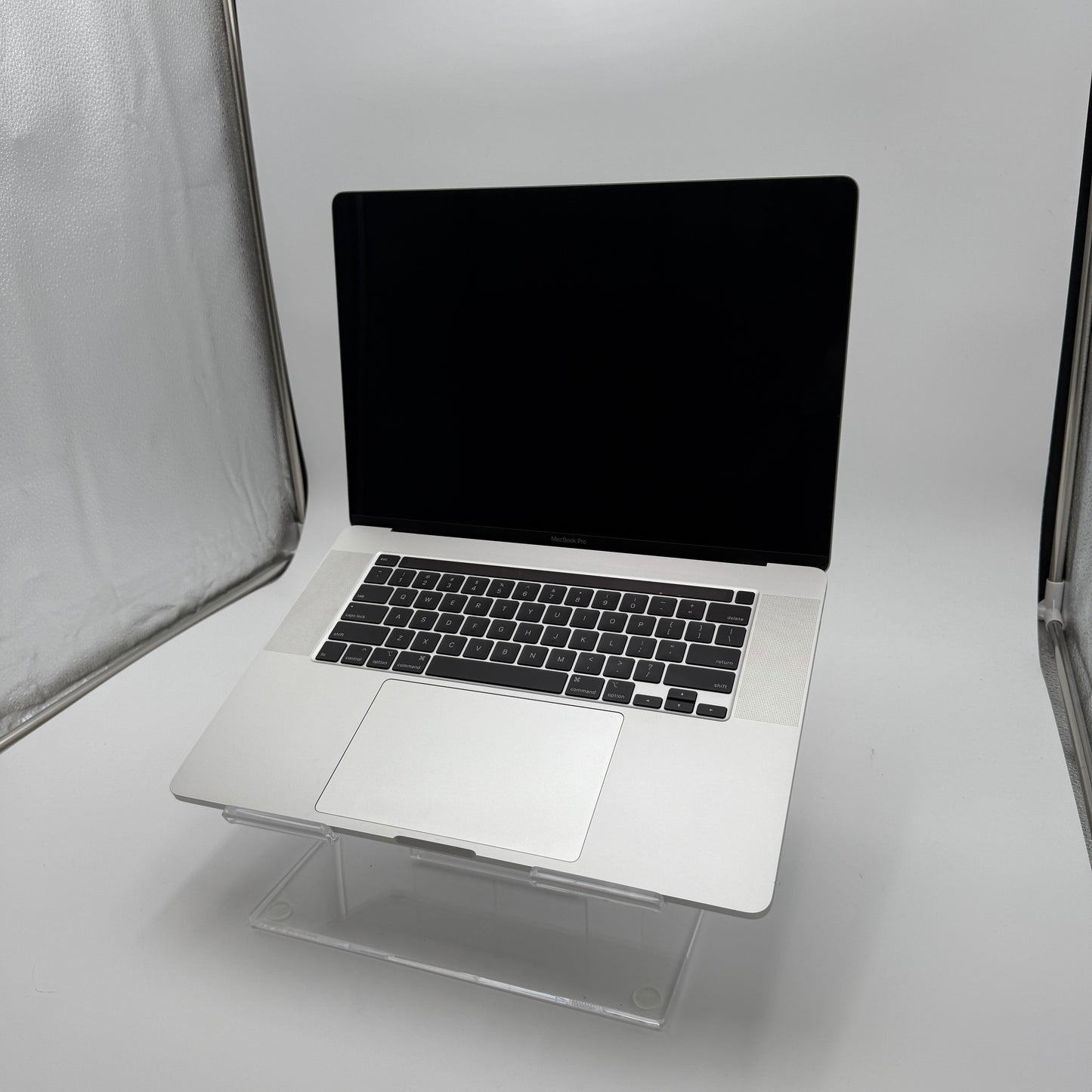 Apple MacBook Pro 16" A2141 2019 Core i7 512GB 16GB Silver - Used