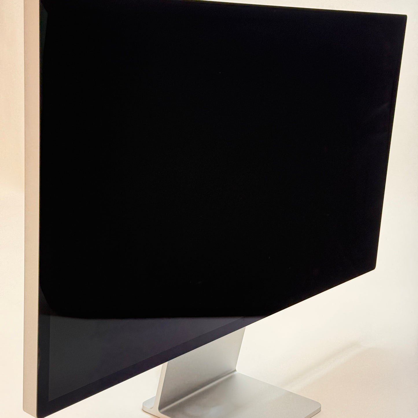 Apple Studio Display Standard Glass 27 inch 5K UHD 16:9 A2525 MKOU3LL/A With Box