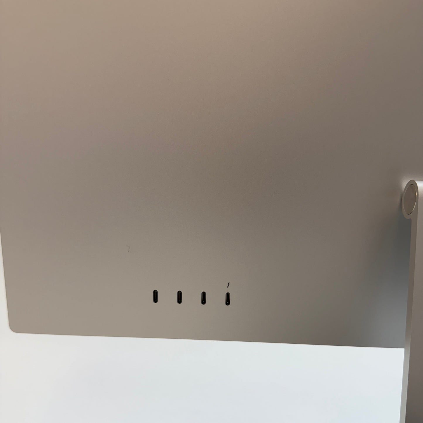 Apple Studio Display Standard Glass 27 inch 5K UHD 16:9 A2525 MKOU3LL/A With Box