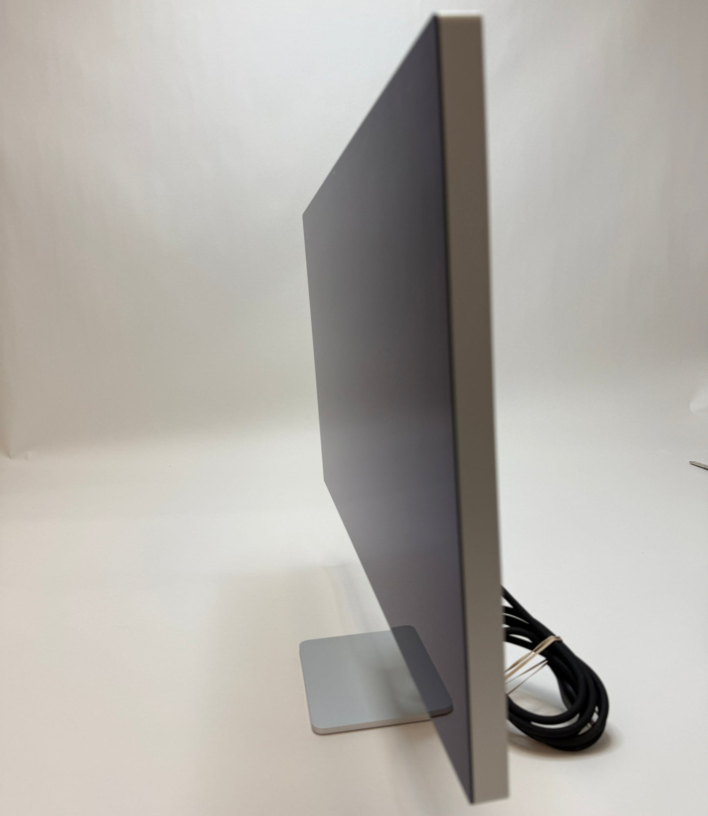 Apple Studio Display Standard Glass 27 inch 5K UHD 16:9 A2525 MKOU3LL/A With Box