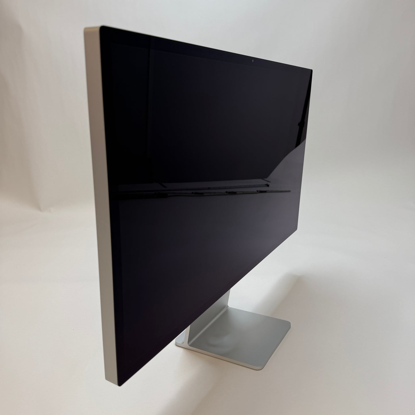 Apple Studio Display Standard Glass 27 inch 5K UHD 16:9 A2525 MKOU3LL/A