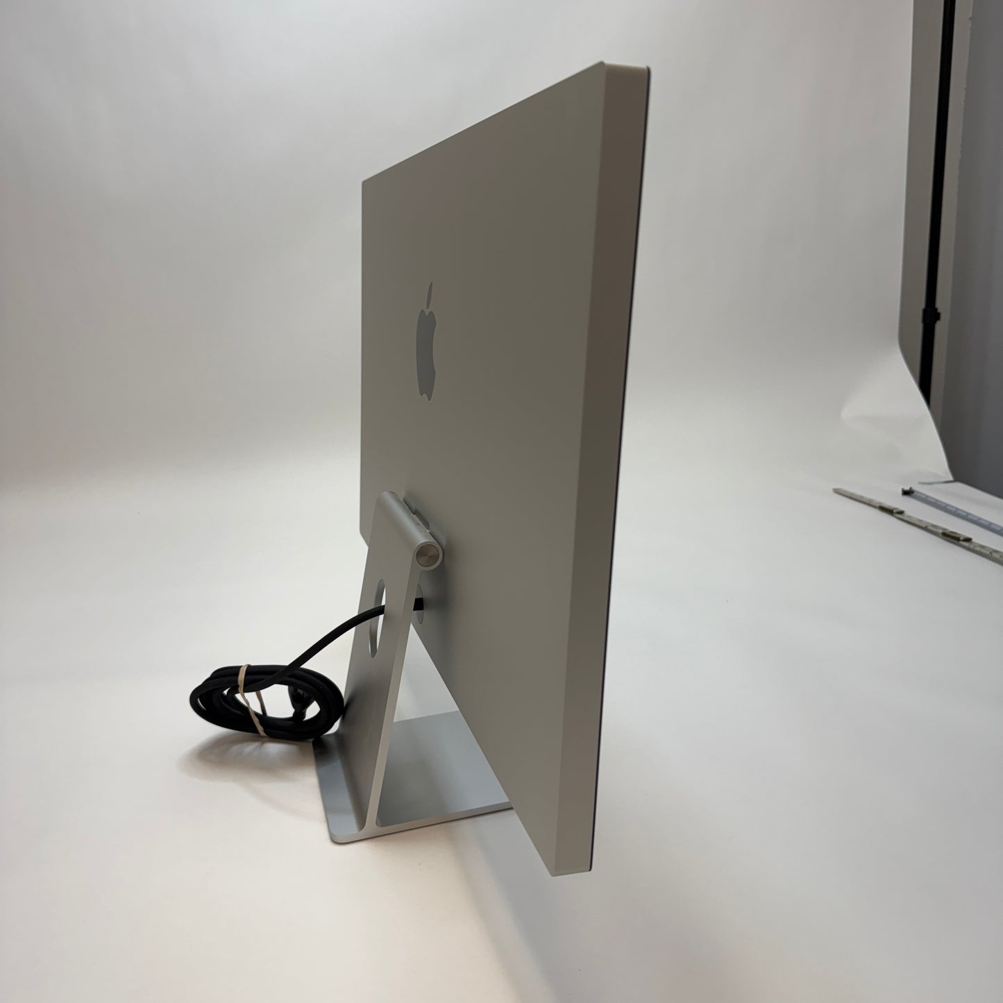 Apple Studio Display Standard Glass 27 inch 5K UHD 16:9 A2525 MKOU3LL/A