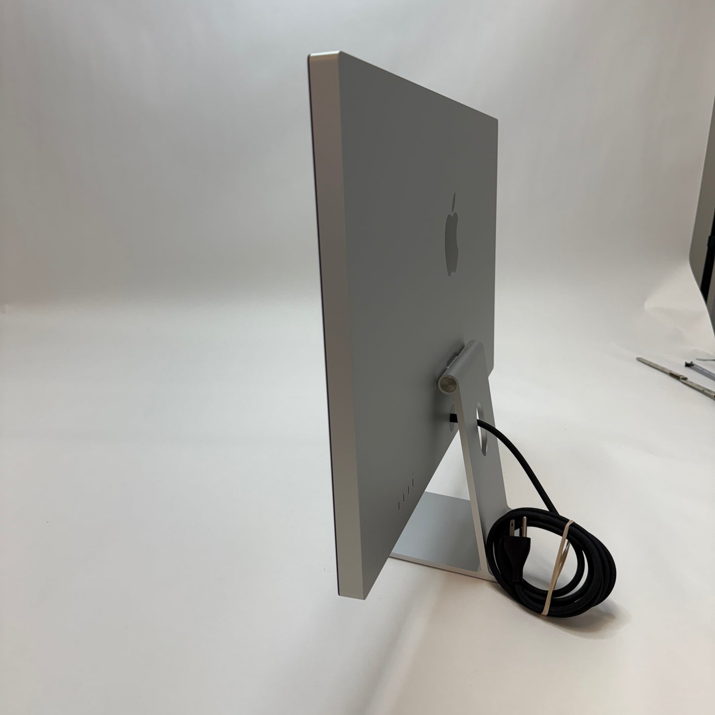 Apple Studio Display Standard Glass 27 inch 5K UHD 16:9 A2525 MKOU3LL/A