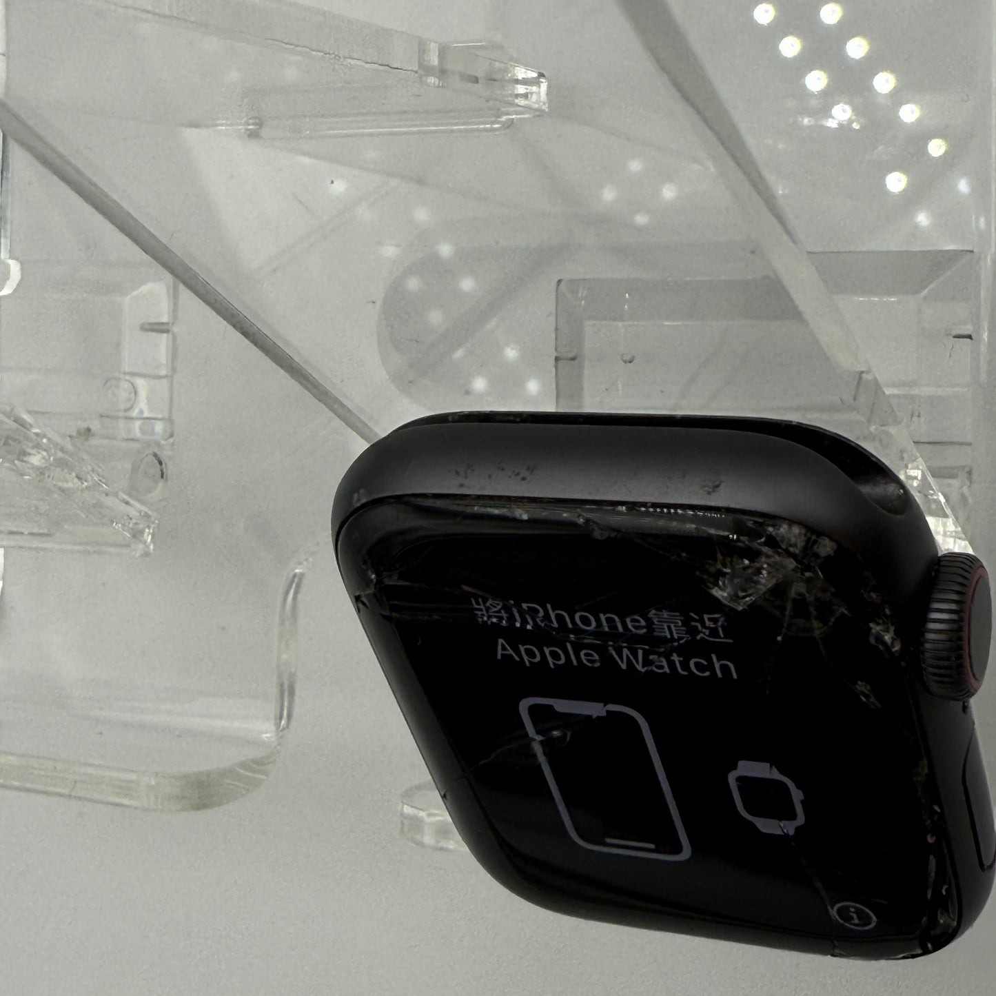 Apple Watch SE 1st Gen 40mm GPS+LTE Smart Watch Space Gray Unlocked