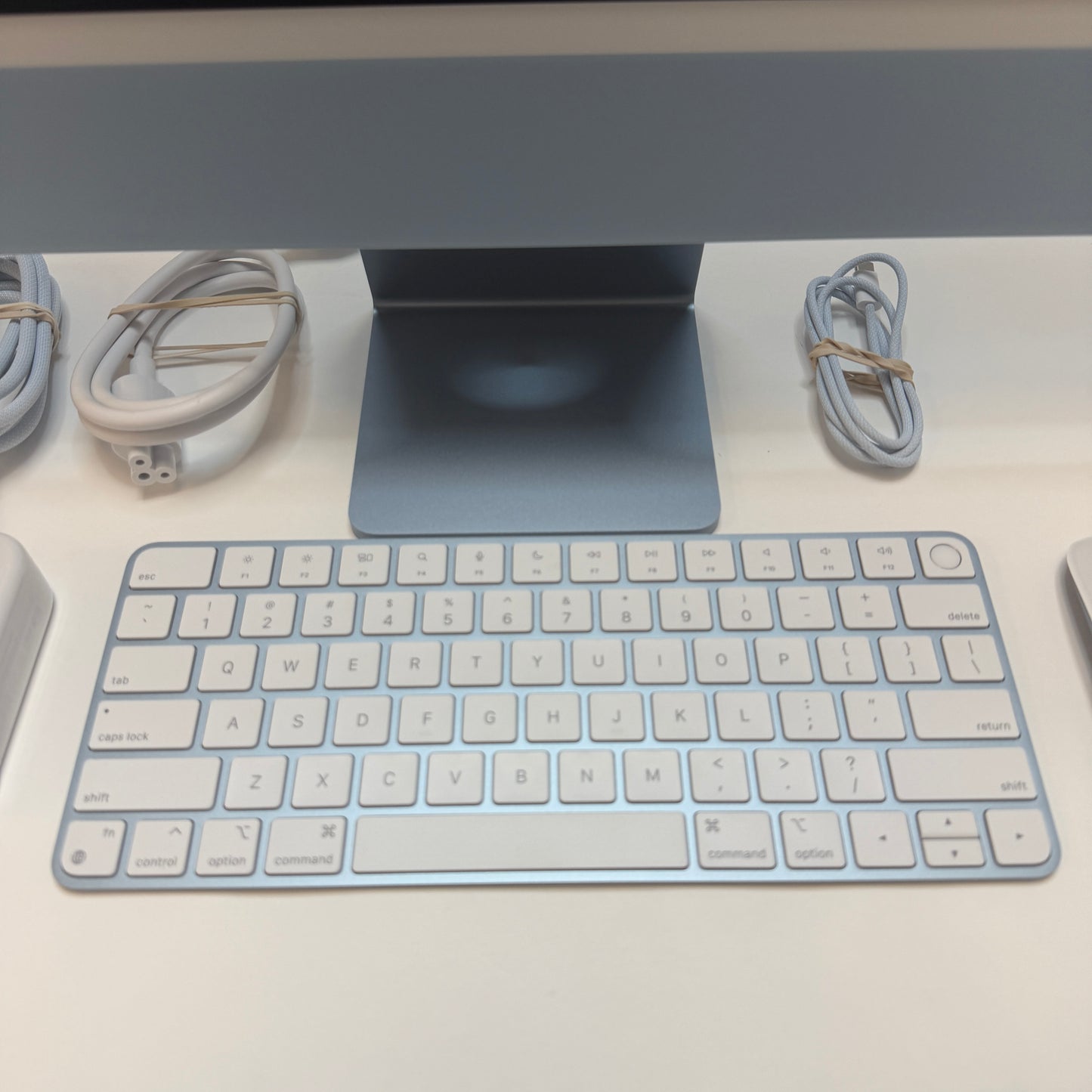 Apple iMac 24" M3 A2873 16GB 512GB SSD Blue Used With Box
