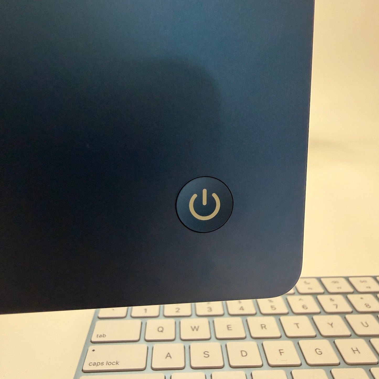 Apple iMac 24" M3 A2873 16GB 512GB SSD Blue Used With Box