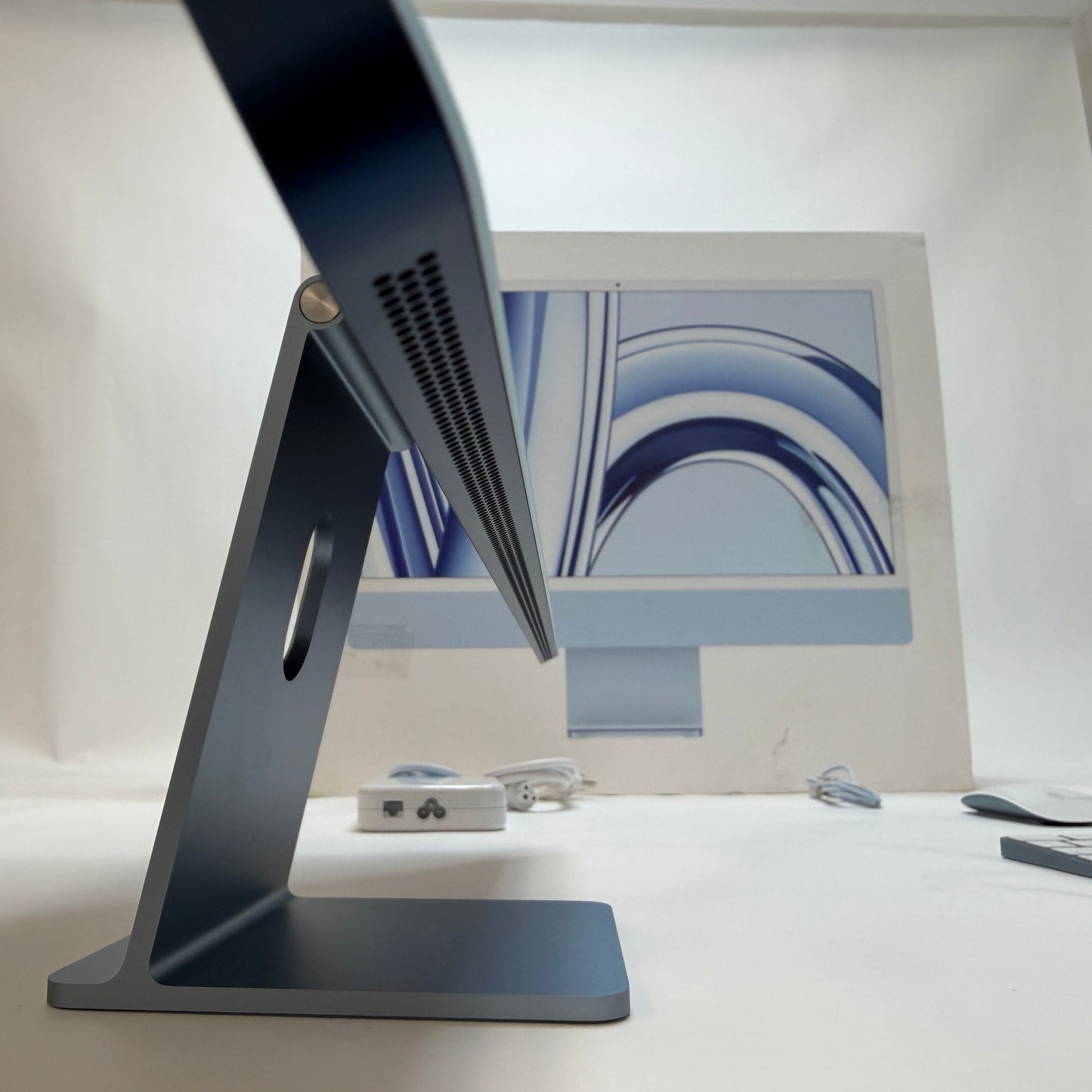 Apple iMac 24" M3 A2873 16GB 512GB SSD Blue Used With Box