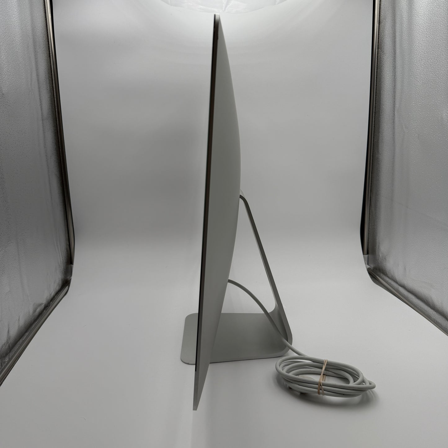 Apple iMac 27-Inch 5k Retina 2019 - 2TB SSD, Core i5, Wireless Keyboard/Mouse Chipped Screen