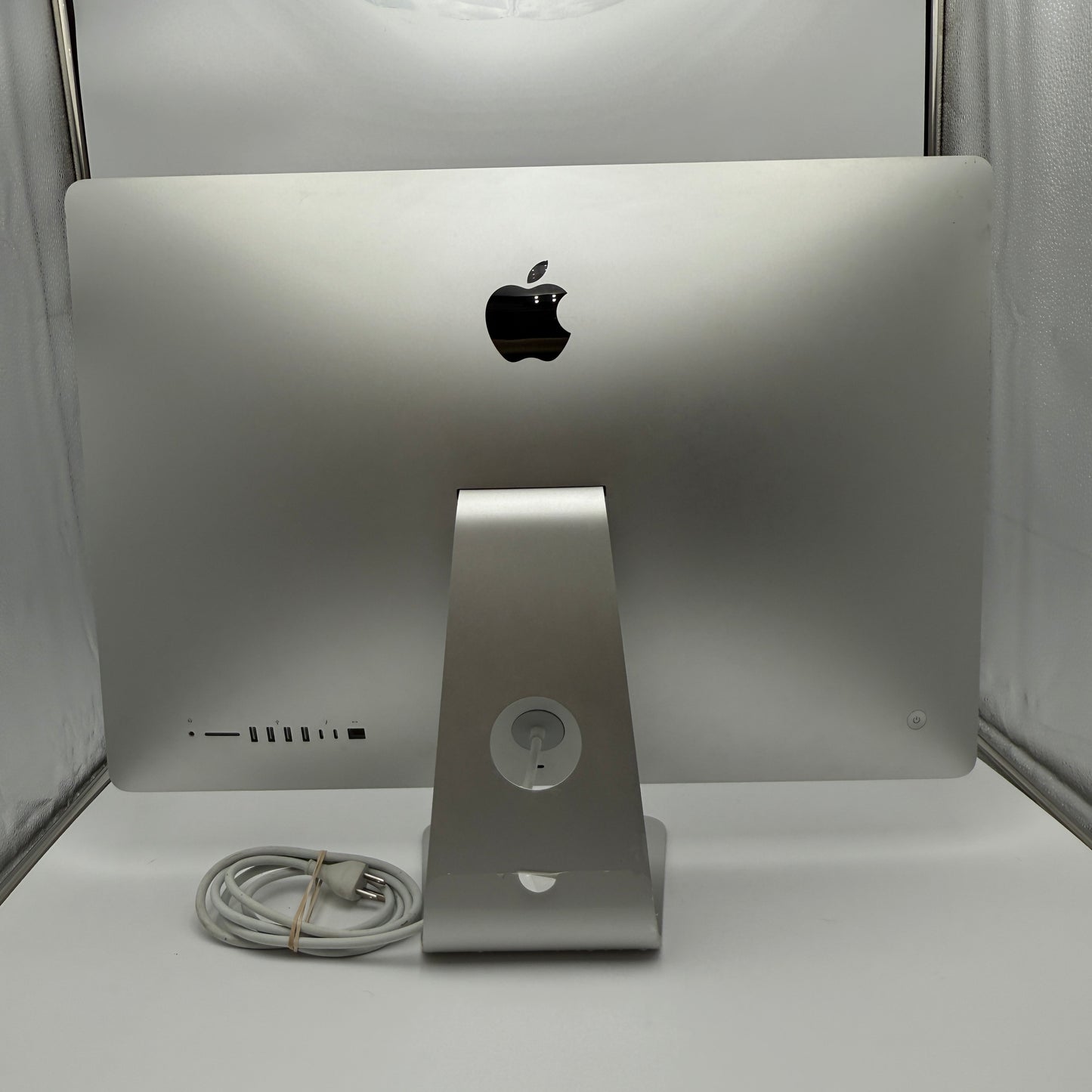 Apple iMac 27-Inch 5k Retina 2019 - 2TB SSD, Core i5, Wireless Keyboard/Mouse Chipped Screen
