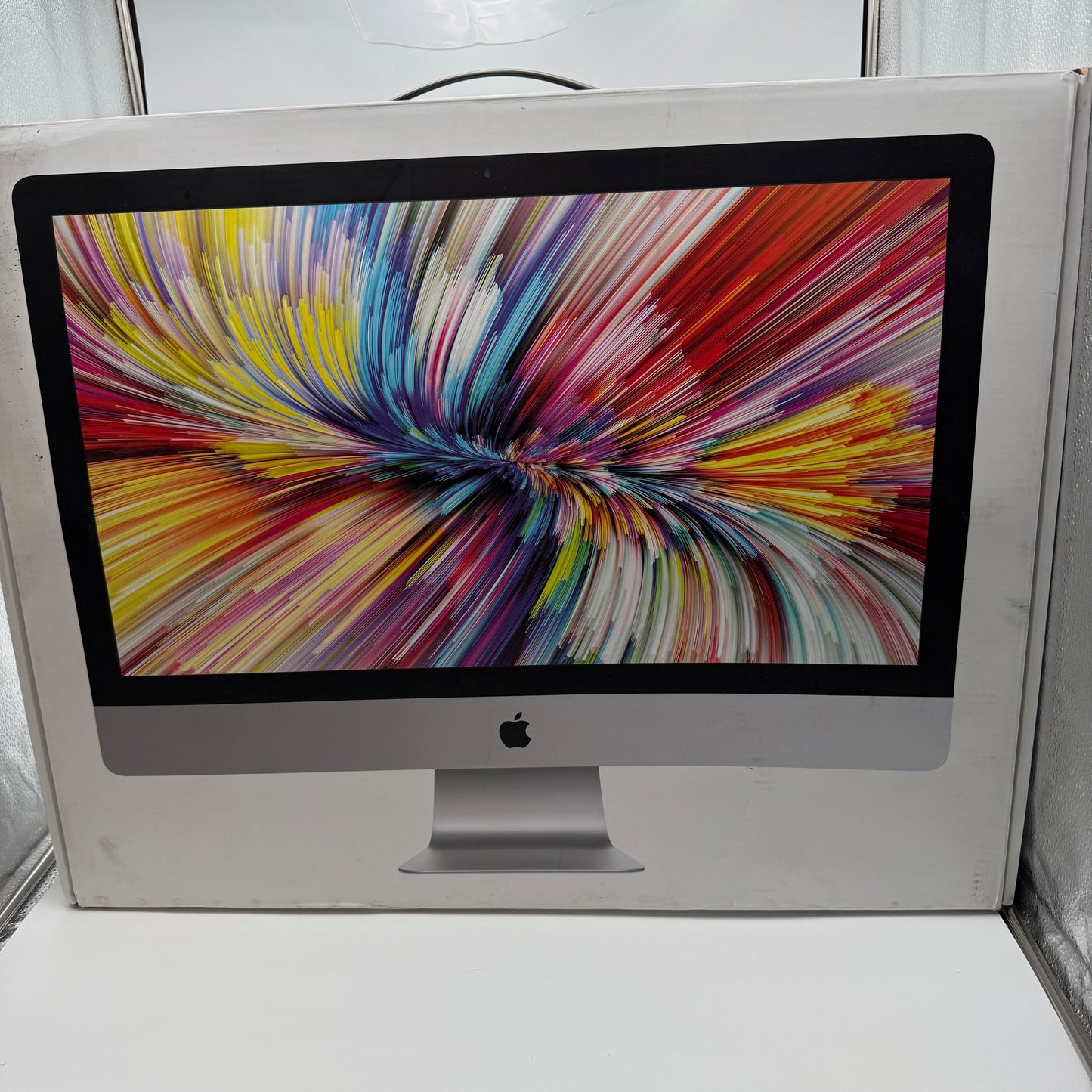 Apple iMac 27-Inch 5k Retina 2019 - 2TB SSD, Core i5, Wireless Keyboard/Mouse Chipped Screen