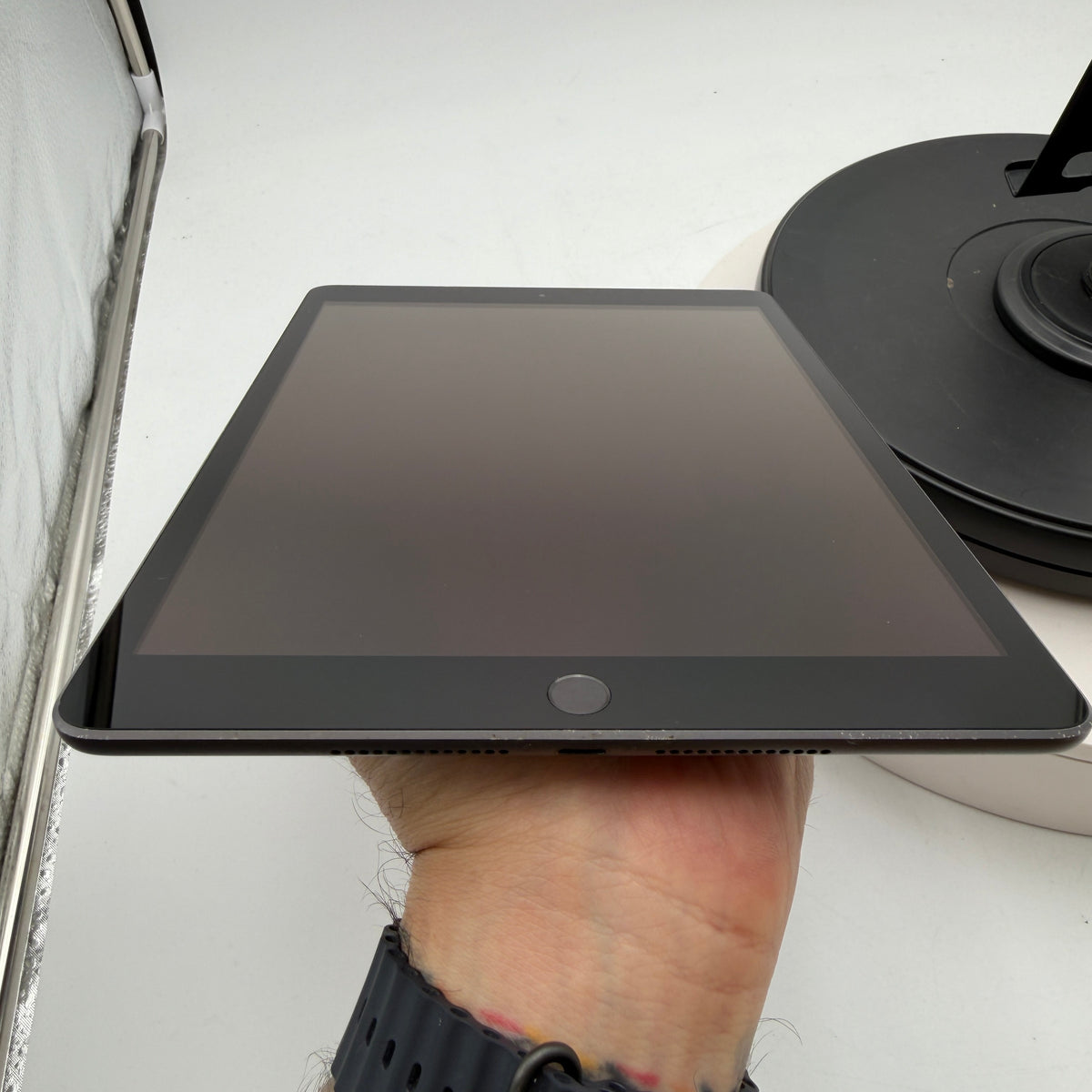 Apple iPad 7th Gen A2200 32GB WiFi + Cellular Unlocked Space Grey