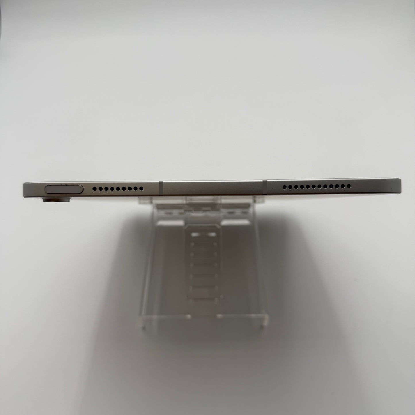 Apple iPad A16 128GB Silver Cellular Unlocked MD7F4LL/A