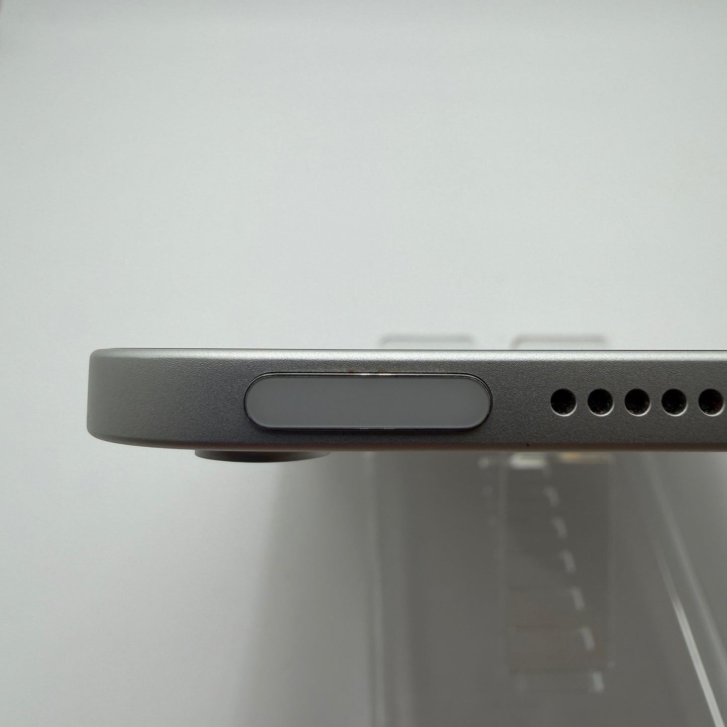 Apple iPad A16 128GB Silver Cellular Unlocked MD7F4LL/A