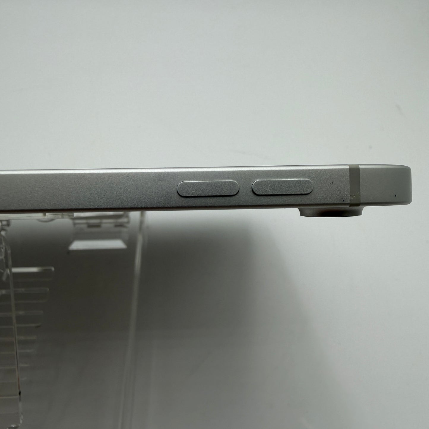 Apple iPad A16 128GB Silver Cellular Unlocked MD7F4LL/A