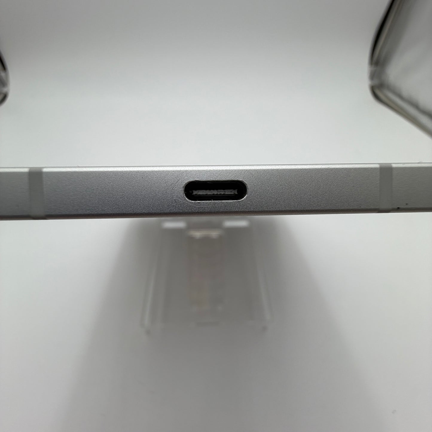 Apple iPad A16 128GB Silver Cellular Unlocked MD7F4LL/A