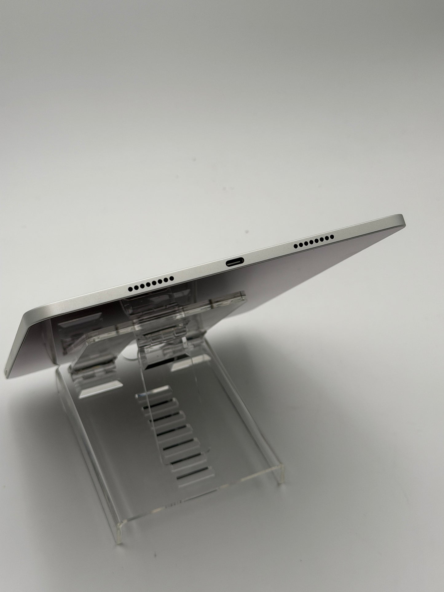 Apple iPad Pro 11 inch 4th Gen 256GB Silver WiFi Keyboard Included