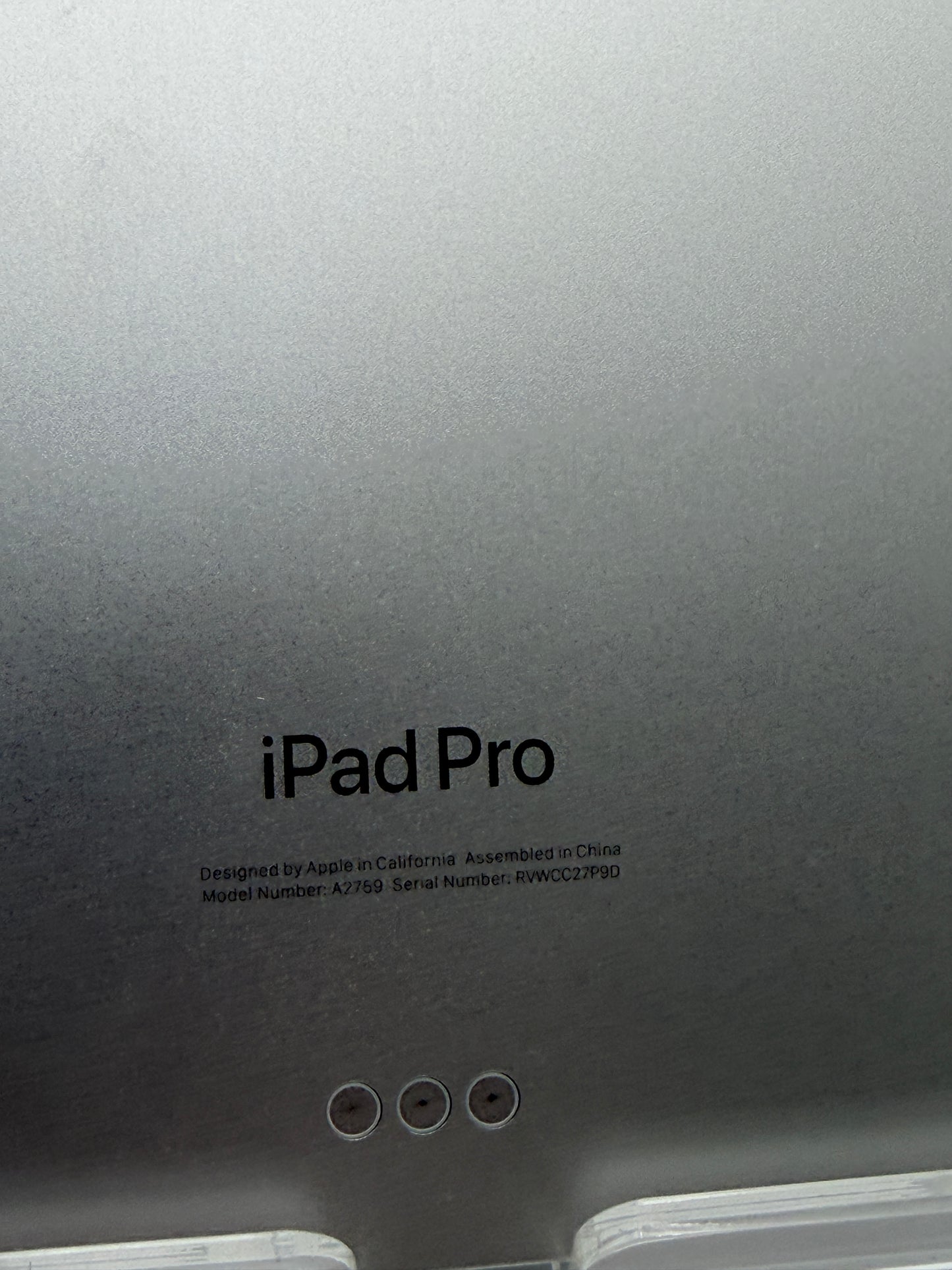 Apple iPad Pro 11 inch 4th Gen 256GB Silver WiFi Keyboard Included