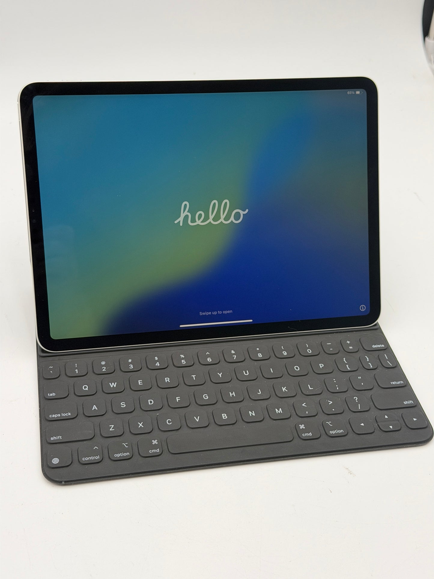 Apple iPad Pro 11 inch 4th Gen 256GB Silver WiFi Keyboard Included