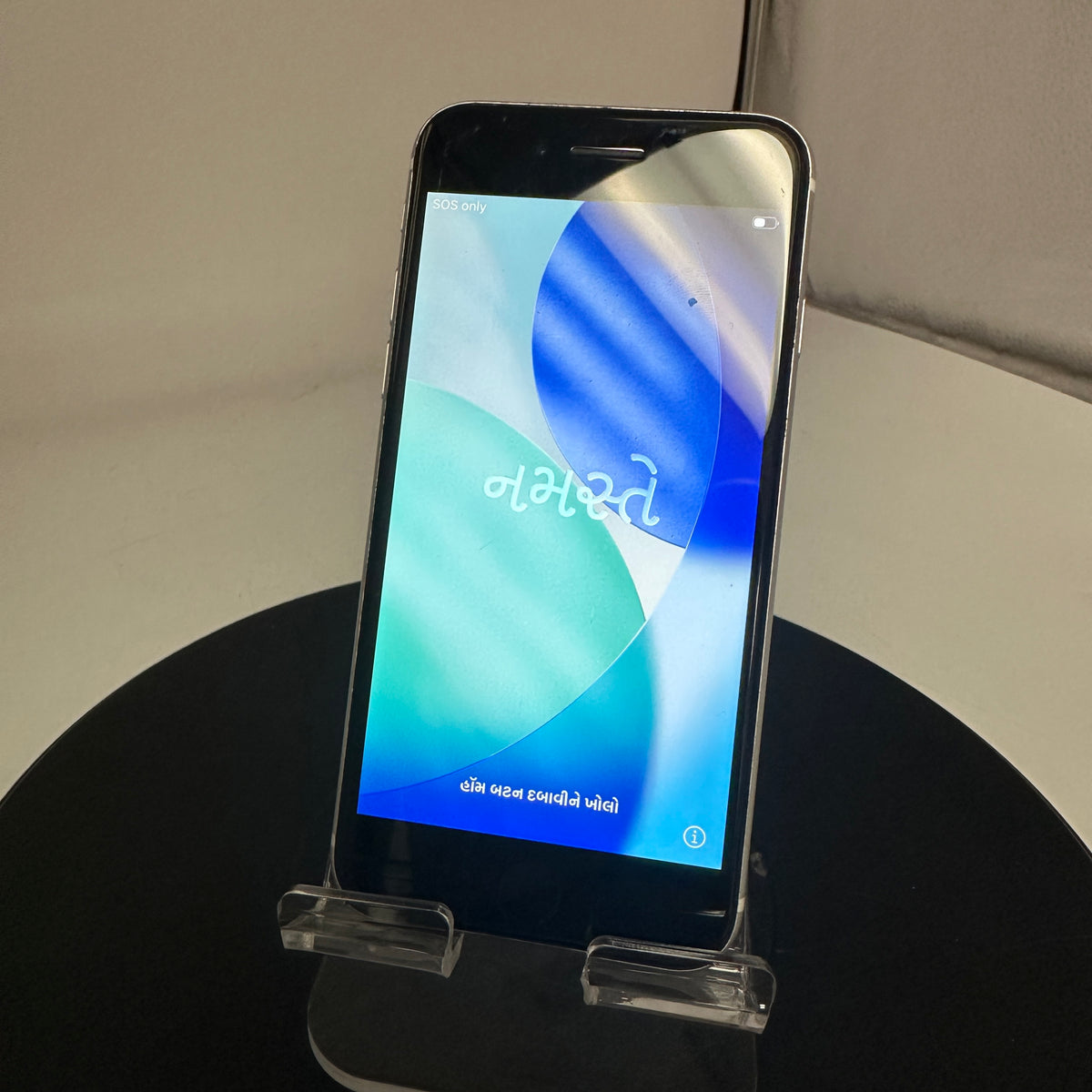 Apple iPhone SE 2nd Gen 64GB Cricket Only READ