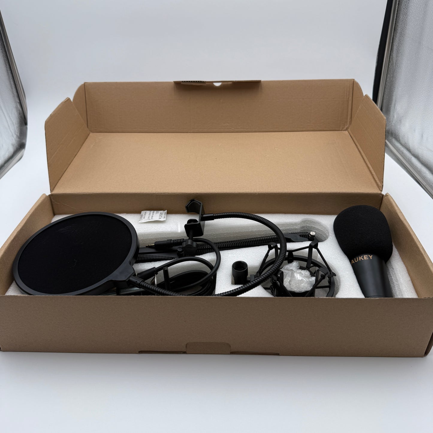 Aukey Studio Condenser Microphone KIT GD-D1 For Streamers and Singers - Used with Box - Black