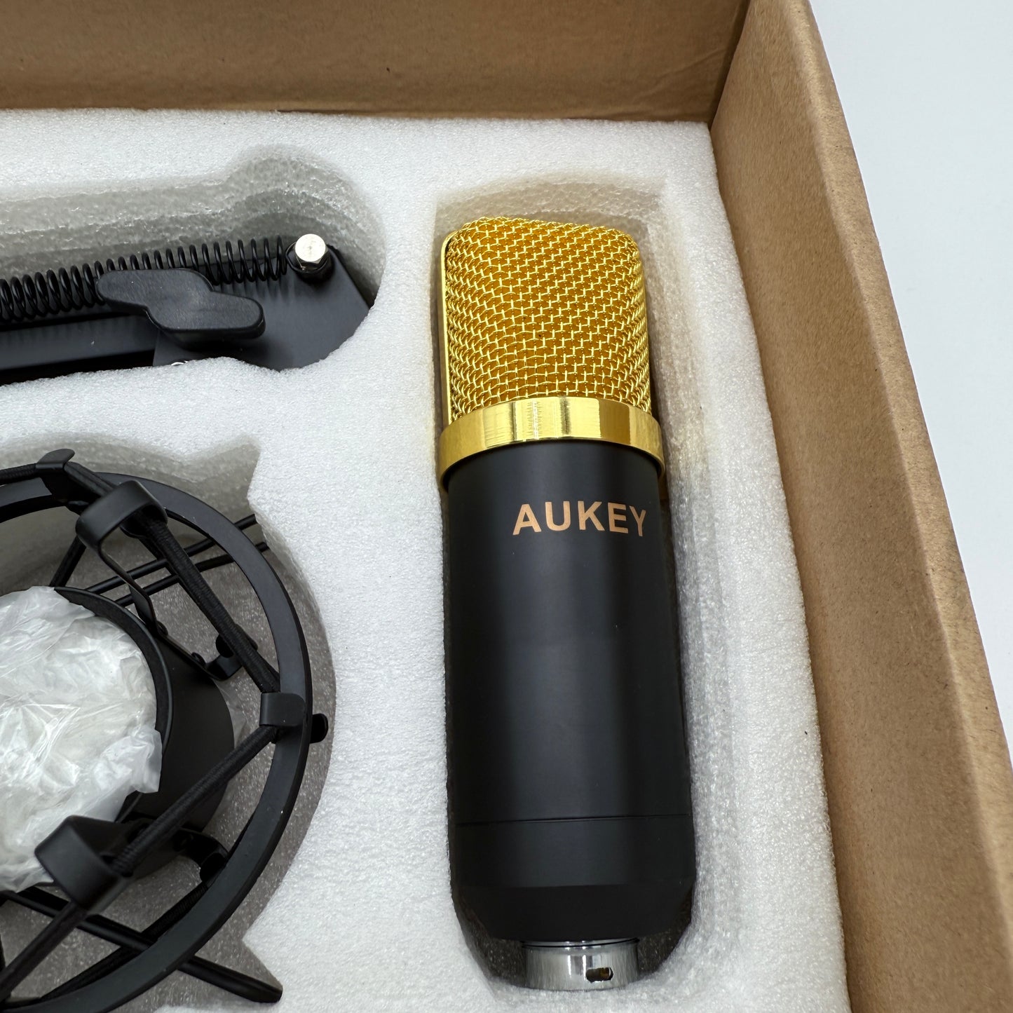 Aukey Studio Condenser Microphone KIT GD-D1 For Streamers and Singers - Used with Box - Black