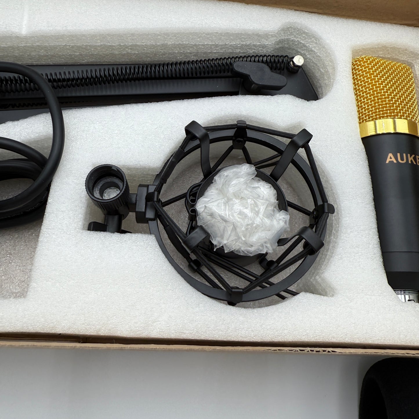 Aukey Studio Condenser Microphone KIT GD-D1 For Streamers and Singers - Used with Box - Black