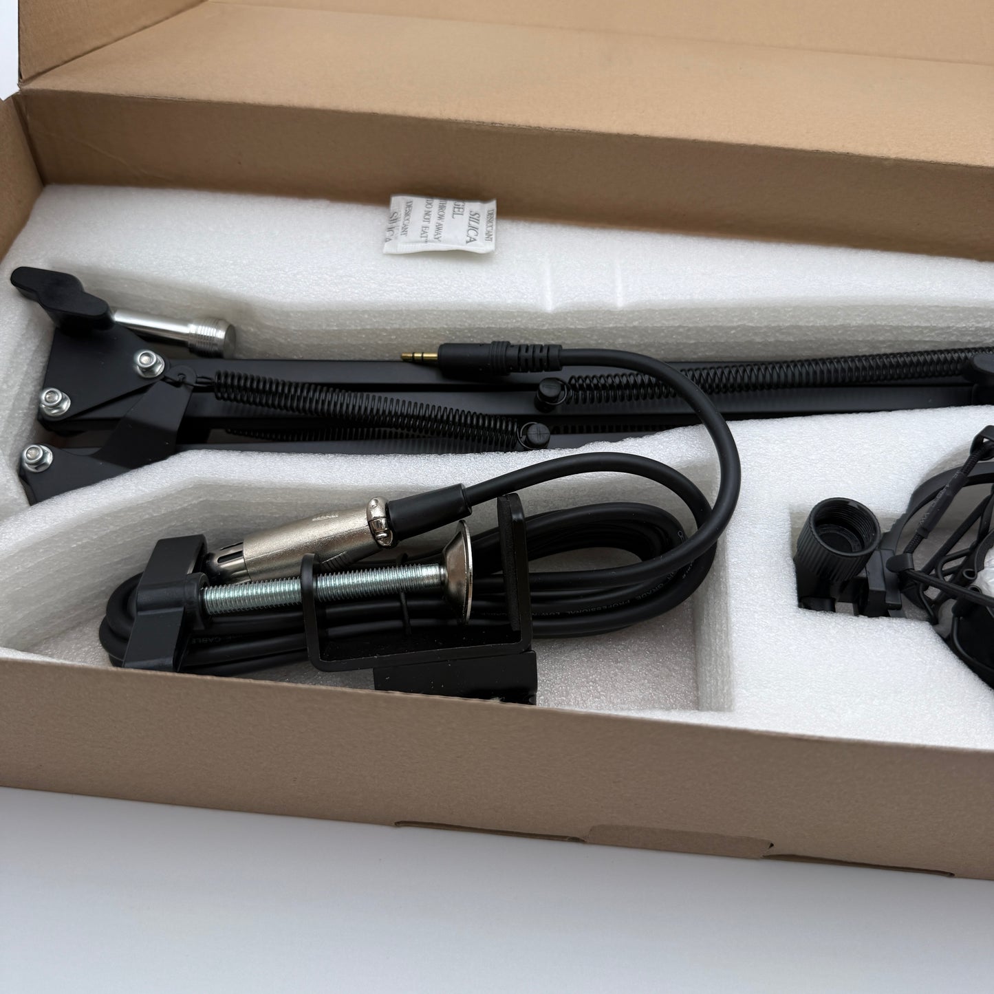 Aukey Studio Condenser Microphone KIT GD-D1 For Streamers and Singers - Used with Box - Black