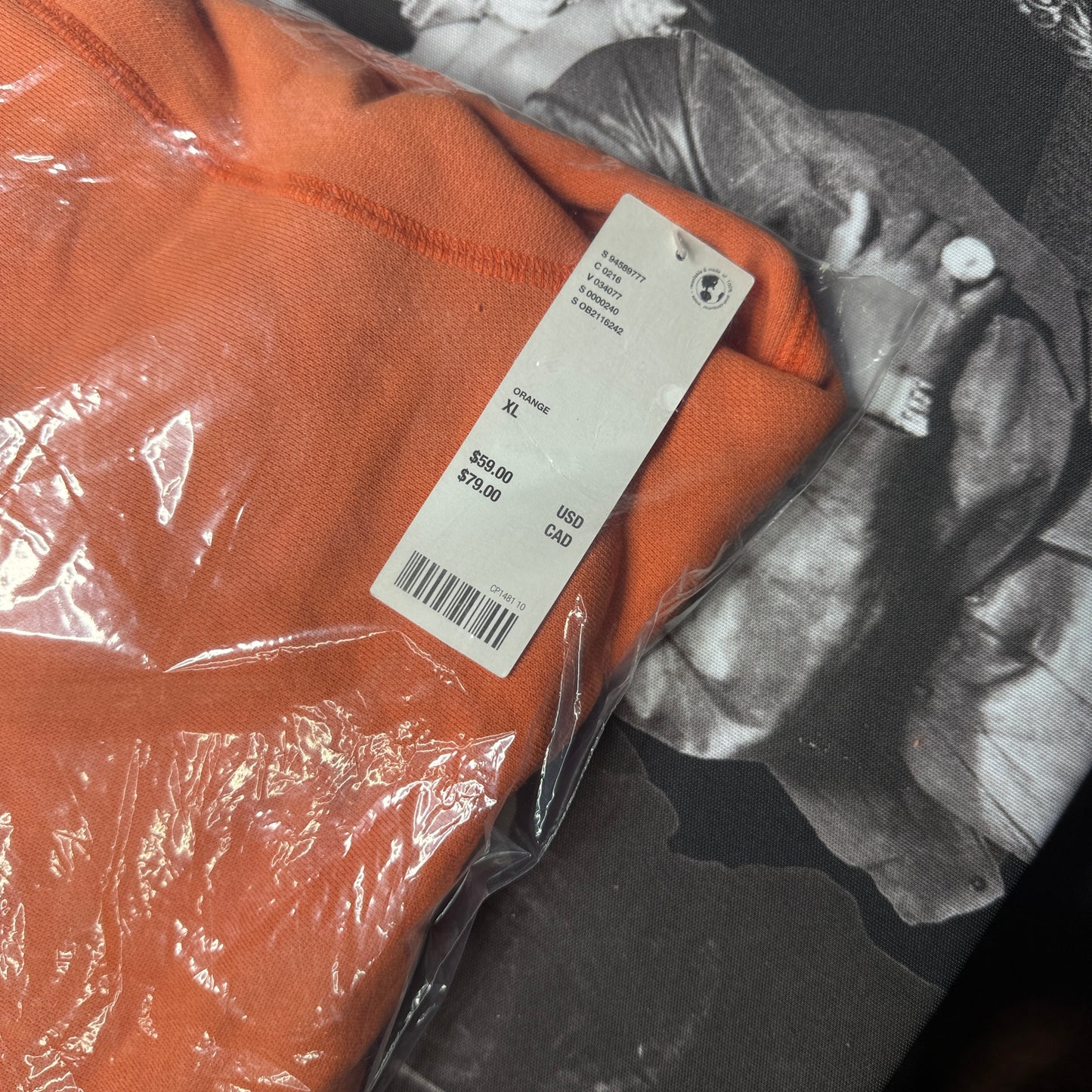 NWT BDG Bonfire Cropped Pullover Hoodie Sweatshirt Orange