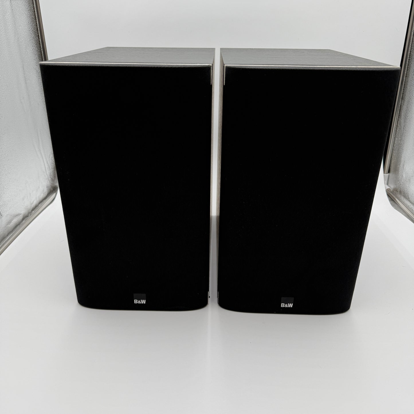 Bowers & Wilkins 685 Bookshelf Audiophile Speakers - Used - Excellent Condition