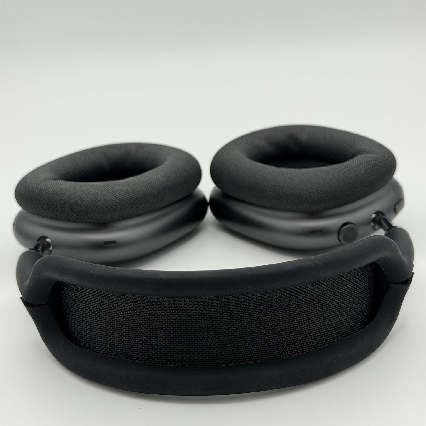 Apple AirPods Max A2096 Black Headphones with A2301 Smart Case