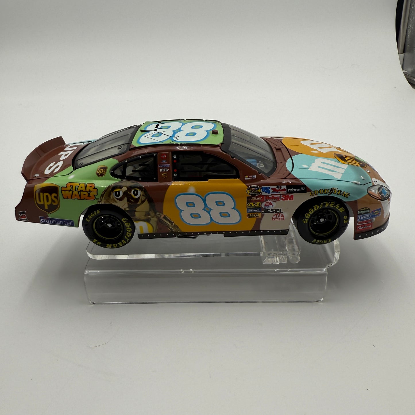 Action Racing Dale Jarret #88 UPS Star Wars III 2005 Taurus 1:24 Diecast Collectible