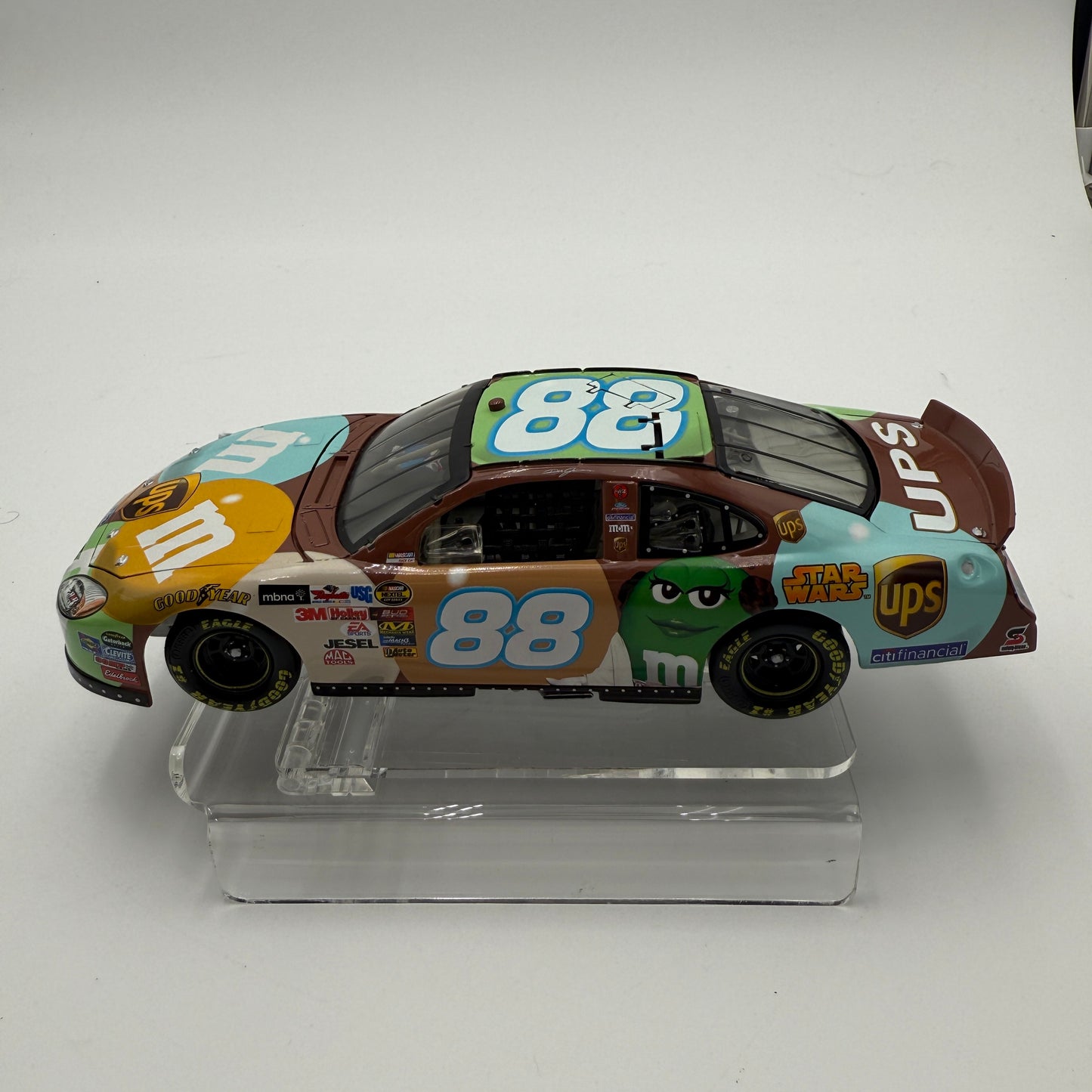Action Racing Dale Jarret #88 UPS Star Wars III 2005 Taurus 1:24 Diecast Collectible
