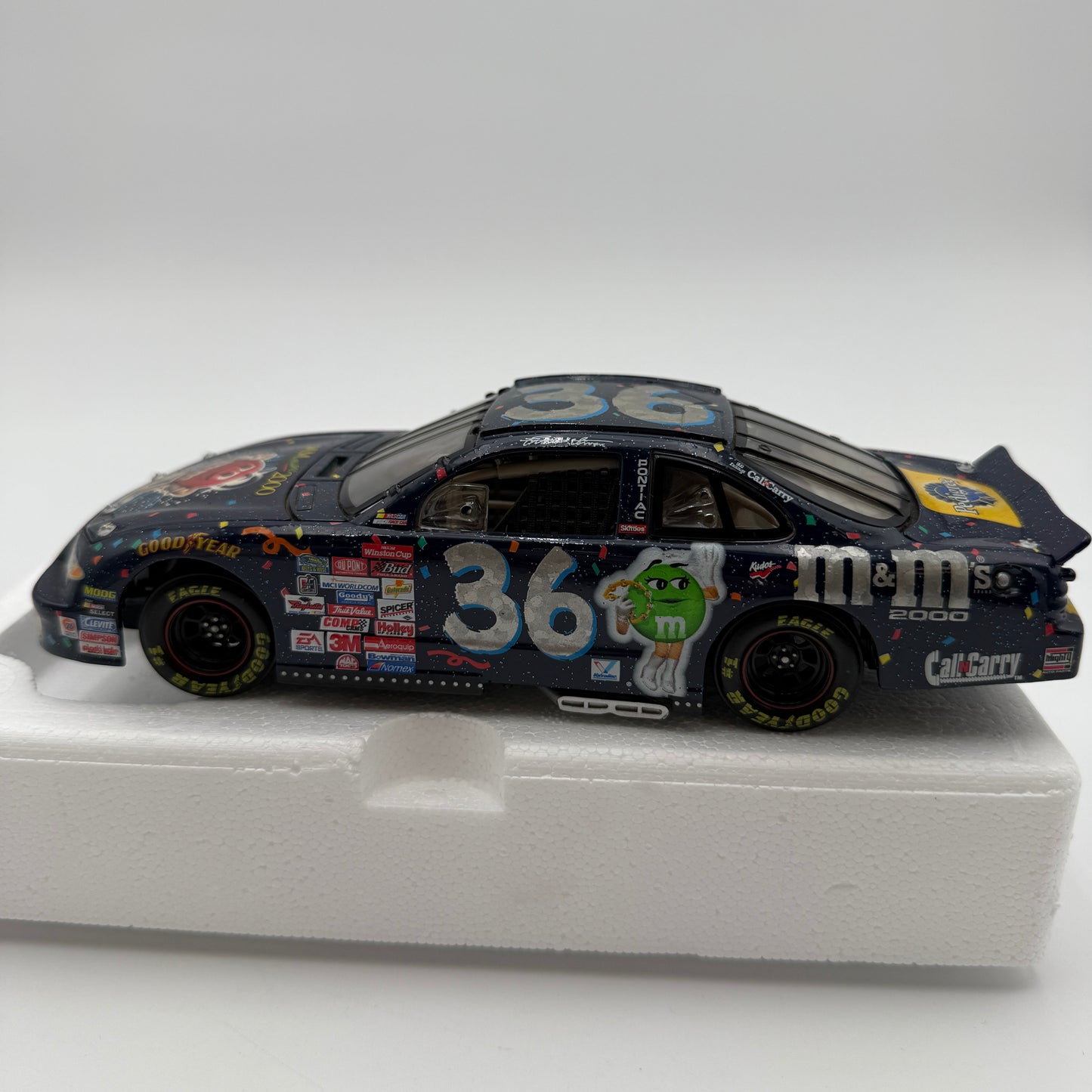 Action Racing Ernie Irvan #36 M&M's Millennium 1999 Pontiac Grand Prix 1:24 RCCA