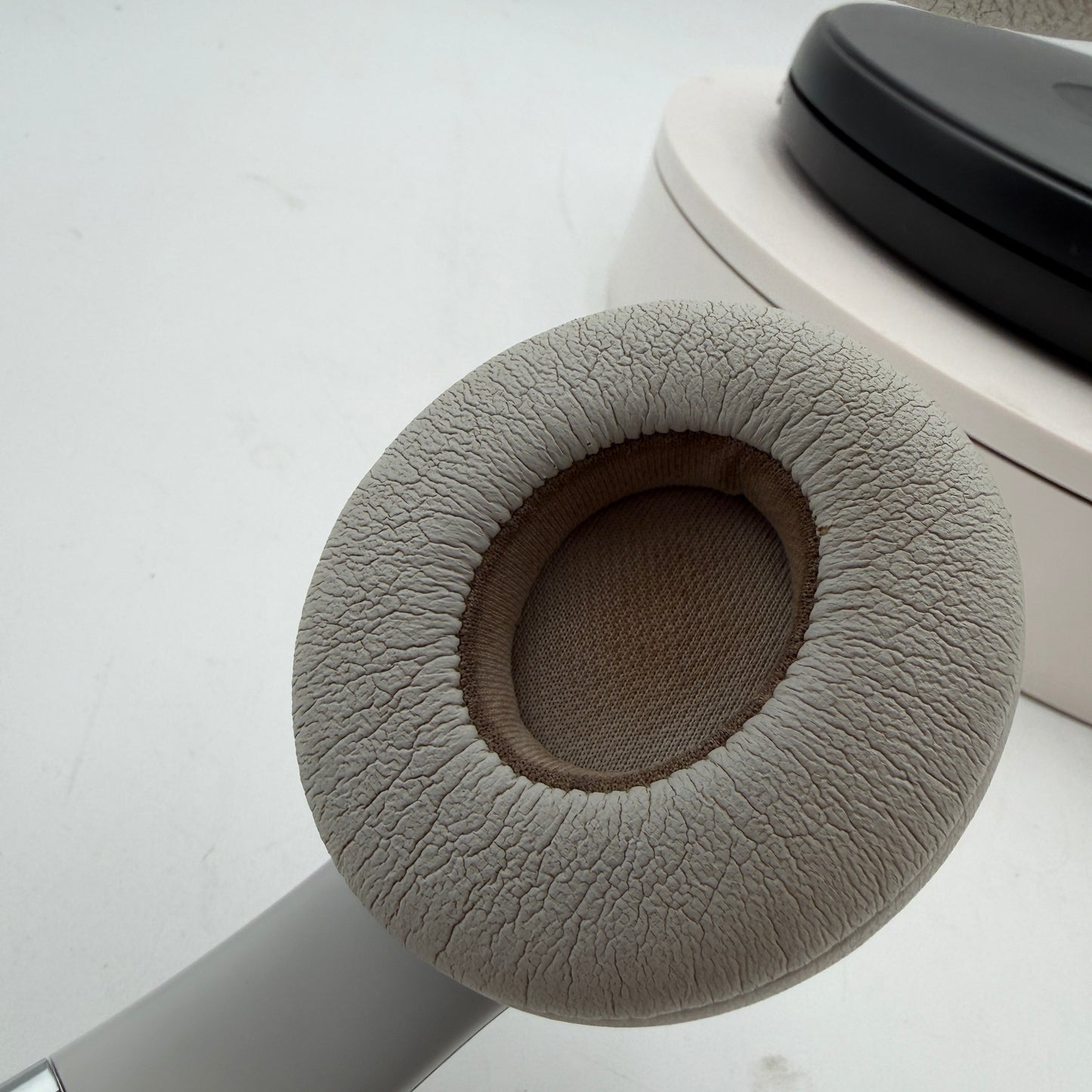 Beats Solo 3 Wireless Headphones Silver Needs New Ear Pads WORKS GREAT