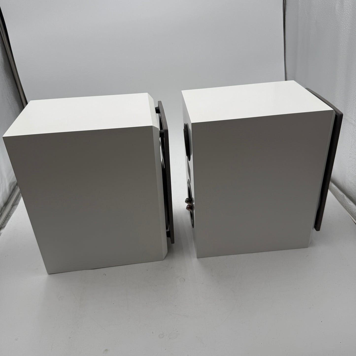 Dynaudio Emit 10 Bookshelf Speakers Pair - White Satin MINTY