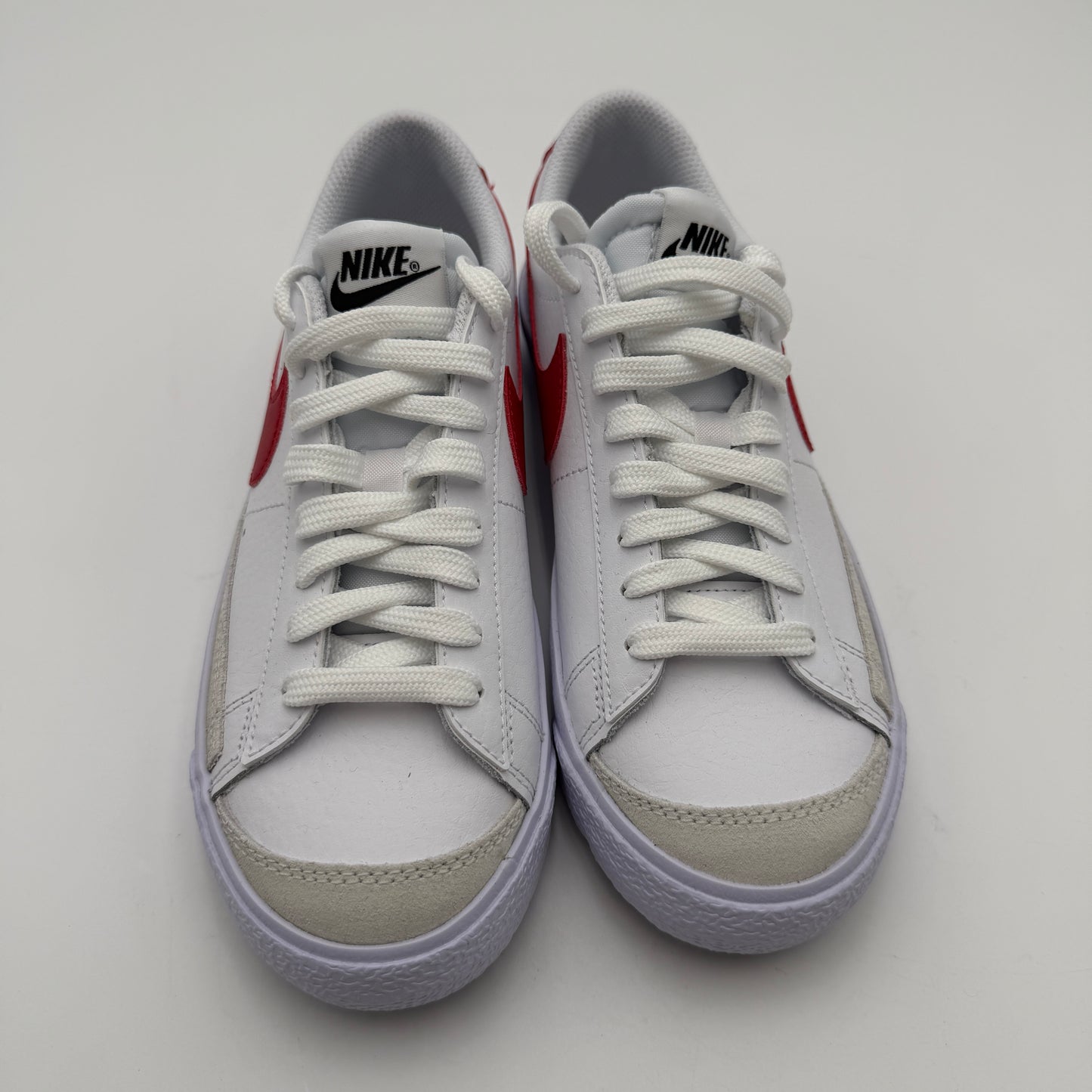 NWOB Nike Grade School Blazer Low '77 White Black Gym Red GS SIZE 4 DA4074-126