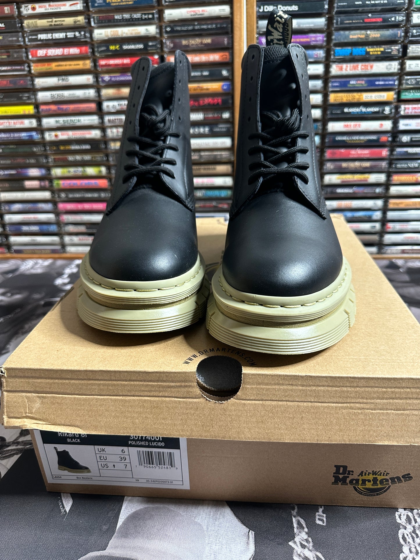 Dr. Martens Rikard 8i Leather Boots Black Lucido 30774001