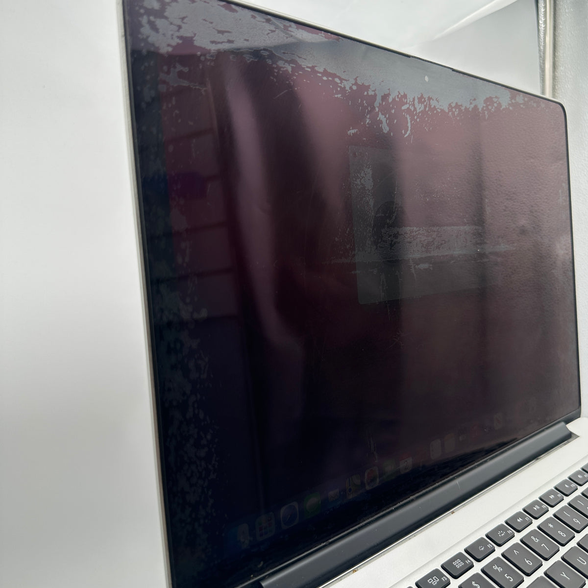 Apple MacBook Pro 15-inch A1398 2014 Core i7 2.8GHz 16GB 1TB READ