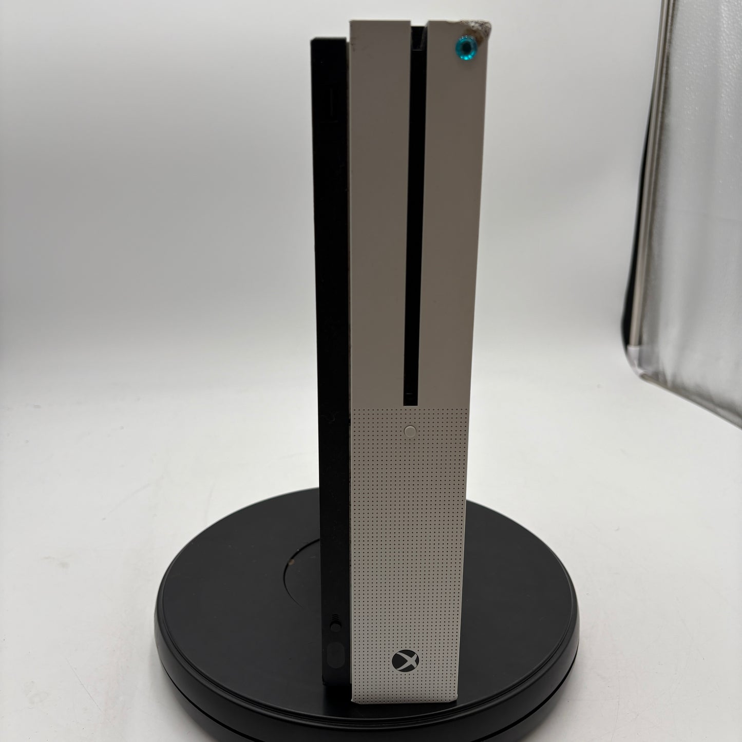 Microsoft Xbox One S (1681) 2016 READ